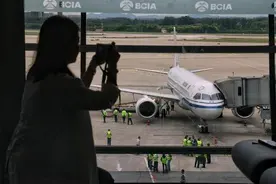 国航C919商业首飞成功，计划执飞京沪、京杭航线图片