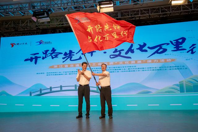 文化溯源丨登古灯塔眺世界海港，感受宁波交通“甬创一流”