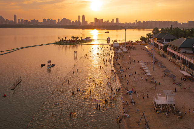 天黑不打烊，来东湖来过夜生活！
