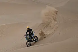 2025环塔｜风沙石影中 环塔冠军悬念升级图片