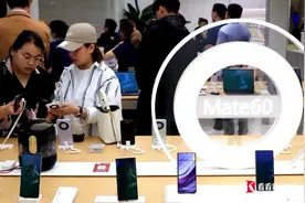 中国智能手机品牌在2023年占据全球市场近半视频封面