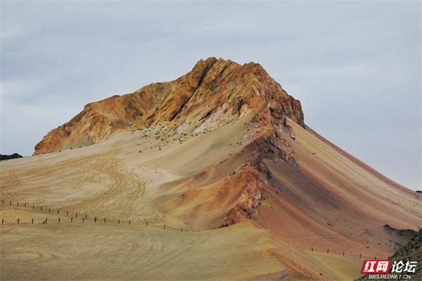 去青海茫崖赴一场山海之约：胭脂山是大地的彩妆，黑独山是天地的留白