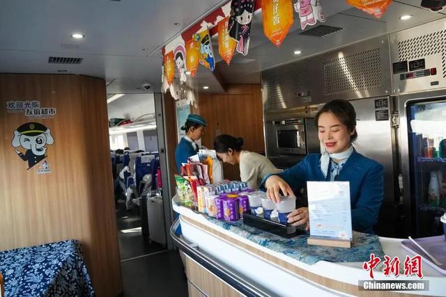 球迷观赛、商务旅行 海外华人旅游业者“双节”假期忙不停