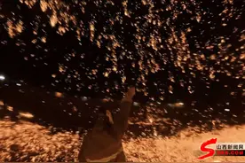 108位匠人参与，司徒小镇打铁花再创吉尼斯世界纪录图片