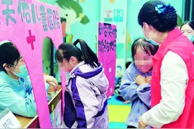 陕西创新推出“医院游戏箱”为何这么“香”？趣味游戏陪患儿诊疗图片