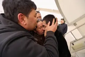 40名中国籍偷渡人员从泰国被遣返回国，公安部答记者问图片