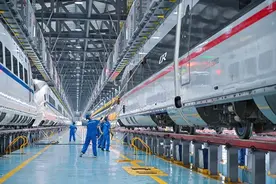 国铁南宁局6万余名职工国庆假期坚守岗位图片