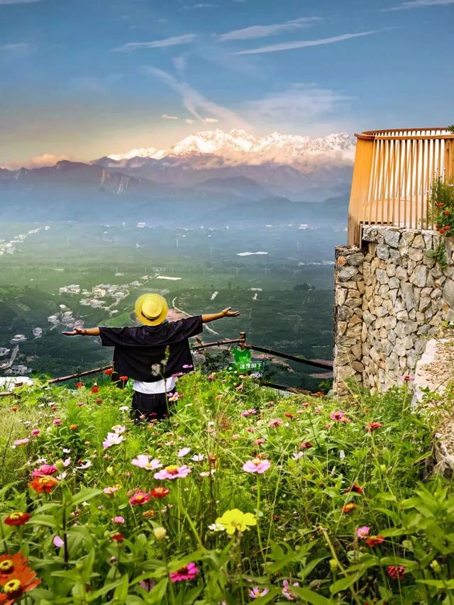 一起去爬山，给身体 “充电”