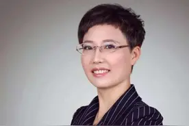 追光的她 | 七彩教育集团李洋：启迪智慧 播撒希望 涂人生最佳底色图片