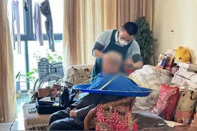 洗一次澡最多需要3个人“帮助”！这个行业快火了？图片