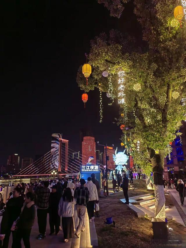 晚潮｜霓虹与旧梦交织：宁波老外滩夜行记