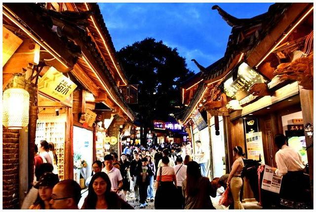 七彩云南之十三：夜走丽江古城 心中五味杂陈