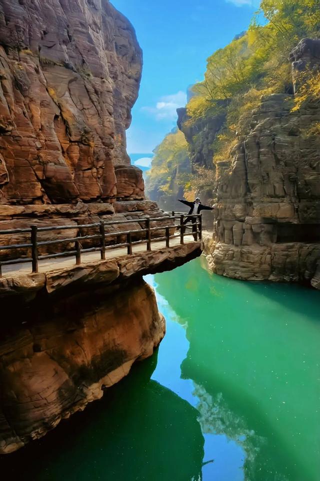 很少用“震撼”形容一座山！