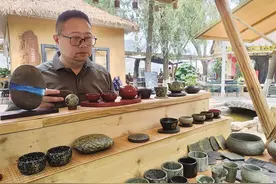 点石成杯 黄河石在他手中化身艺术品图片