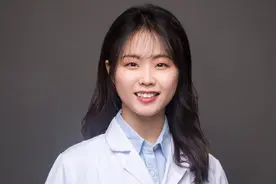 女子航班上突发晕厥，同机中医女博士施针急救图片