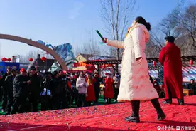 俺村俺家年味浓|黄河大集上的“大舞台”图片