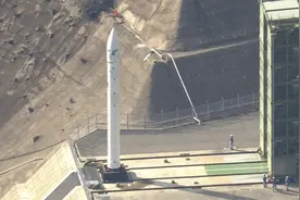 日本商业航天公司“太空一号”小型火箭发射升空图片