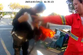 环卫阿姨路边捡到一件衣服，一摸口袋竟发现数千元现金……图片