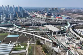 浙江慈溪：中横线跨胜陆高架钢梁箱架设顺利完成图片