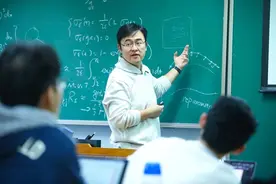 对话北大数学家董彬：如果未来AI能解所有数学题，学生现在为什么还要学数学？丨 科技奇点“破壁人”③图片