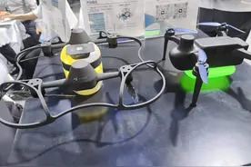 灯光秀、烟花秀、“UFO”观赏飞行器……深圳展会上的无人机这么好玩！图片