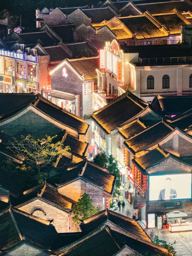 坐上公交游八桂 一路繁花一路景