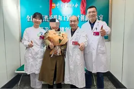 湖南首例！方向性电极脑起搏器顺利开机，帕金森“黑科技”再升级图片