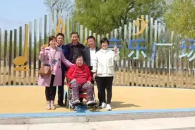 孝行齐鲁|送走妻子，他继续照顾老母亲，用行动践行大爱与至孝图片