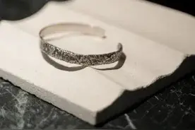 佩戴的银饰变黑，说明身体在排毒？真相是……图片