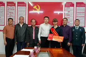 海南万宁救人白衣小哥被授予“见义勇为积极分子”称号图片