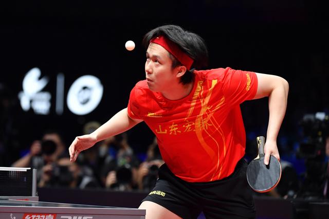 乒超总决赛｜不想以两次退赛结束2025年	，王楚钦领衔山东魏桥轻松挺进决赛