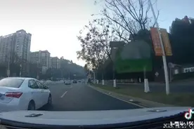 一小车1分钟内遭连续恶意别车，车内载着孕妇……交警出手了！图片