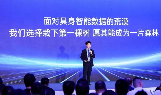 当机器人开始“想象”未来：智元发布首个动作驱动世界模型，开启物理智能“涌现”的命运齿轮|直击WAIC
