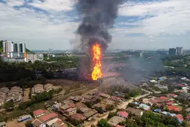 一周看天下丨马来西亚燃气管道爆炸引发大火图片
