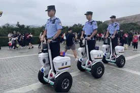 炫酷！长沙公安“风火轮”亮相黄金周，民警：能更及时响应求助图片