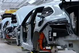 深圳，人形机器人开始进厂“打工”了！图片