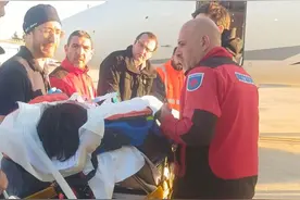 在西班牙被诊断“脑死亡”，19岁足球小将已抵达北京！“正在抢救”……图片