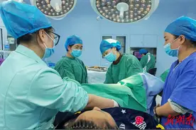 娄底市妇幼保健院：“头位”+“臀位”双胎  顺利自然分娩图片