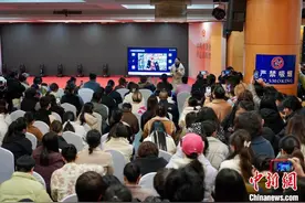 浙江义乌市场每周开设两场AI公益课 提供上门答疑图片