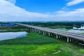 天府新区至邛崃高速全线通车 两地实现20分钟直达图片