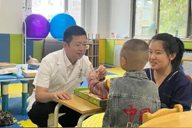 威海市先进工作者许伟：传承中医精髓，践行医者仁心图片