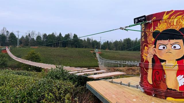 飞跃茶海！崇阳鸡鸣峰“飞拉达＋太空舱民宿”解锁乡村游新玩法