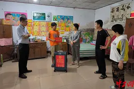 山东省惠民县：送助学金到家 这次金秋助学“不一般”图片