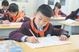 陆良：“小手拉大手”共筑森林防火墙图片
