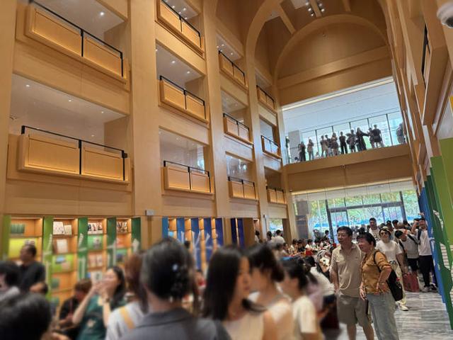 国庆长假8天：申城这些图书馆到馆几十万人次，博物馆有展览刚落幕，也有新展推出