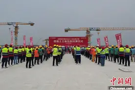 合肥新桥国际机场T2航站楼工程混凝土主体结构封顶图片
