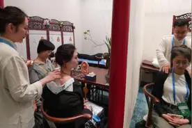 体验“中医机器人”诊脉图片