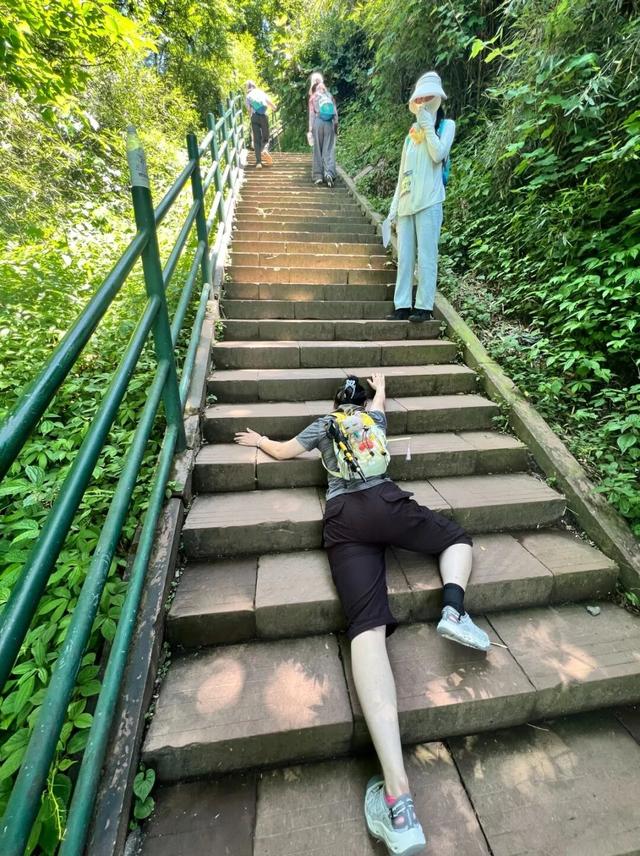 不同年龄段的爬山答案都在瓦屋山！