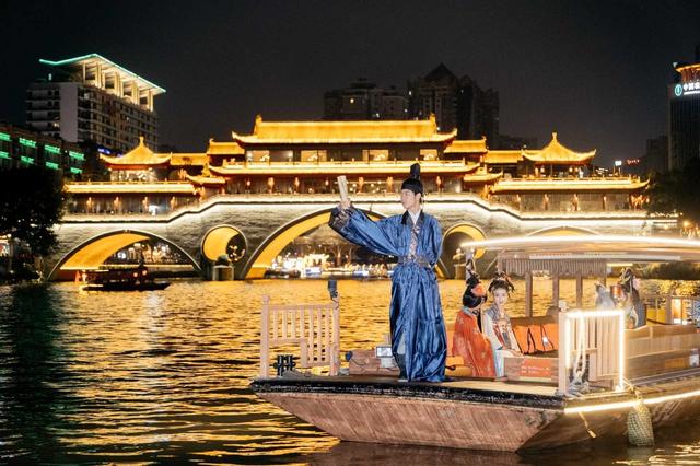 金秋十月去哪儿 万千气象成都行｜岸上猜灯谜，江上赏月 来夜游锦江体验中秋盛宴