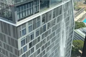 缅甸地震后中国游客被困曼谷一酒店38楼：感觉天旋地转大脑一片空白，顶层泳池往外泻水状如瀑布图片